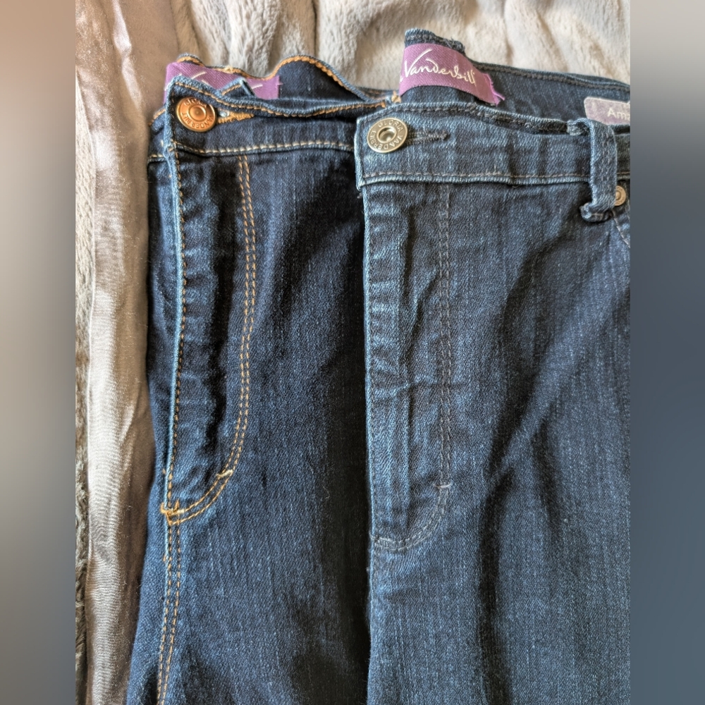 Two Pairs of Gloria Vanderbilt "Amanda" Classic Straight-leg Jeans - EUC